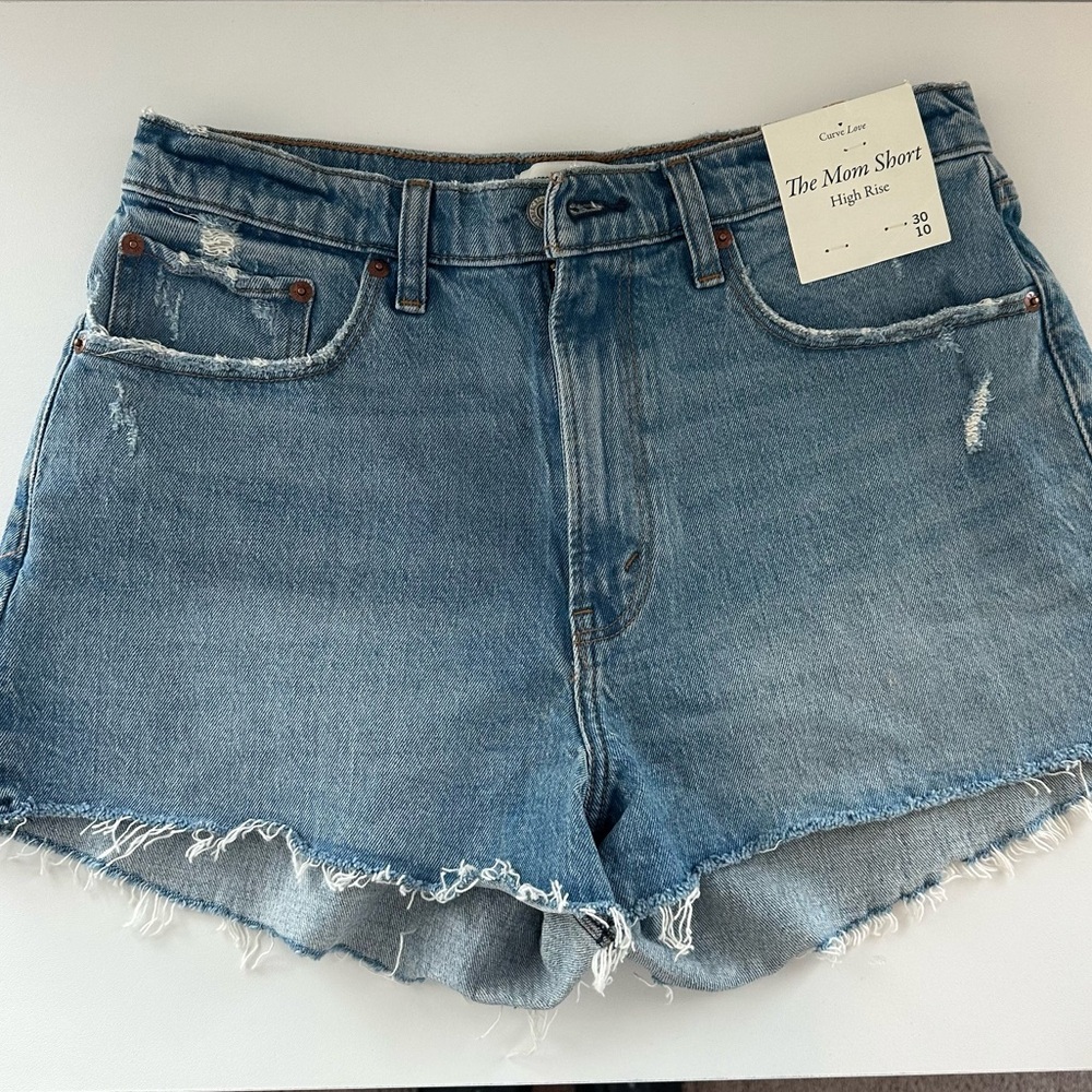Abercrombie “The Mom Shorts”, size 30.